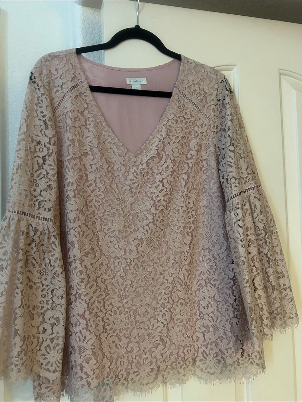 Sundance Lace V-Neck Bell Sleeve Blouse in Dusty Rose
